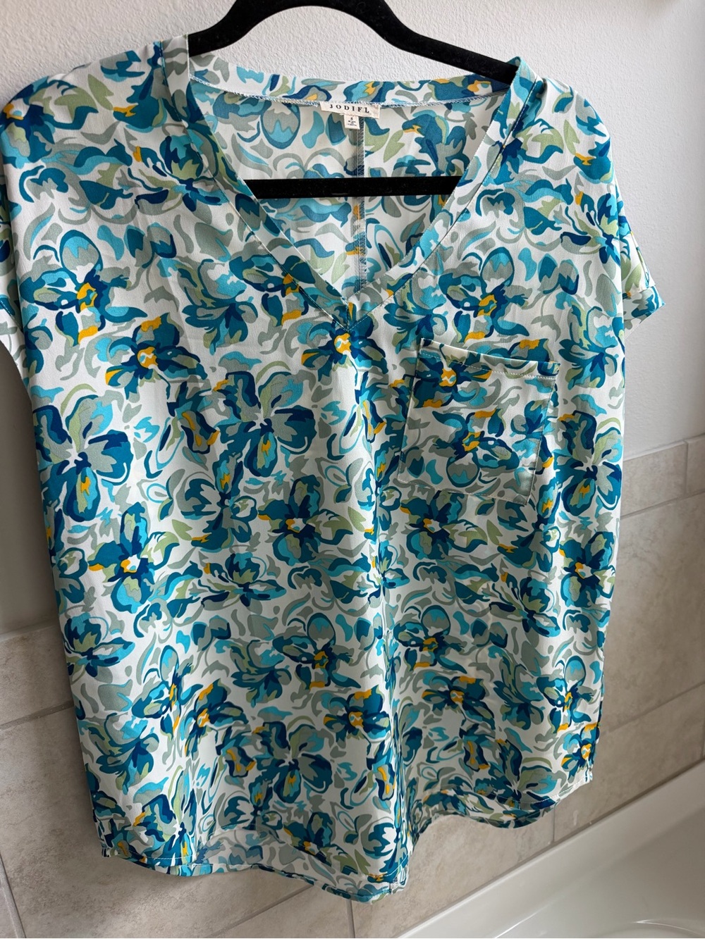 JODIFL Floral V-Neck Short Sleeve Top in Aqua, Teal and Yellow